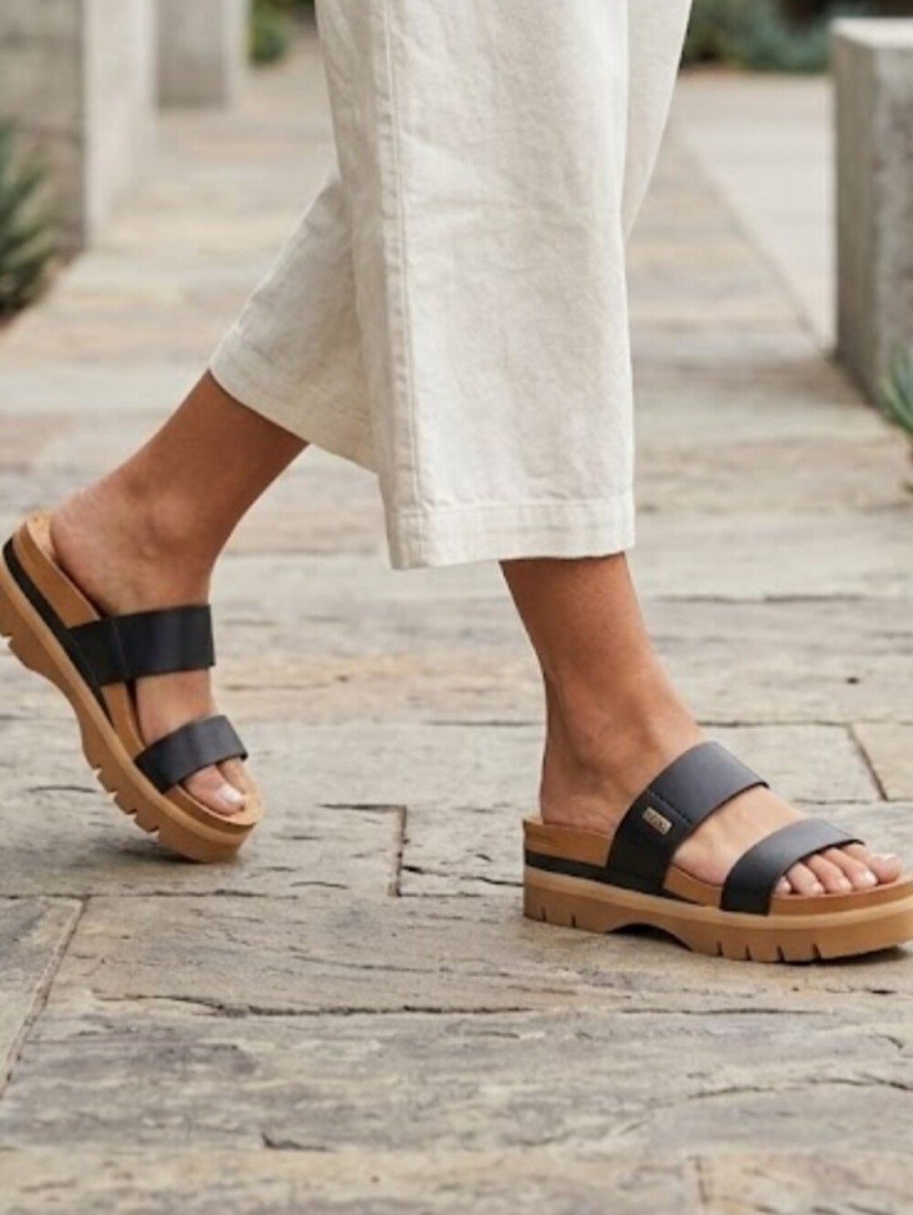 NEW! Reef Women's Black Cork Platform Slide Sandals sz 8 PRICE FIRM - Picture 2 of 6